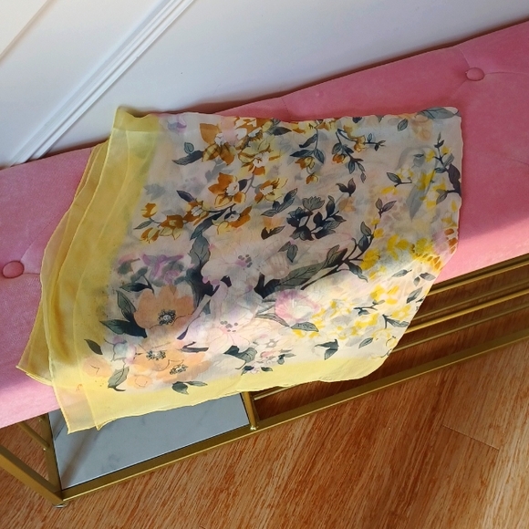 no marking Accessories - Lovely Yellow Floral Scarff